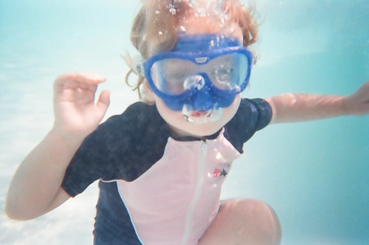 Apprentissage de la flottaison sans lunettes