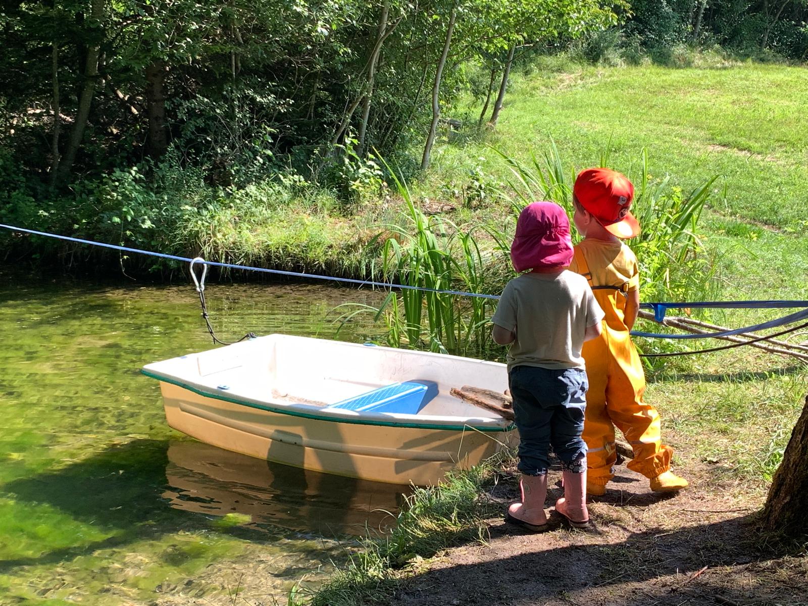 Enfants en forêt