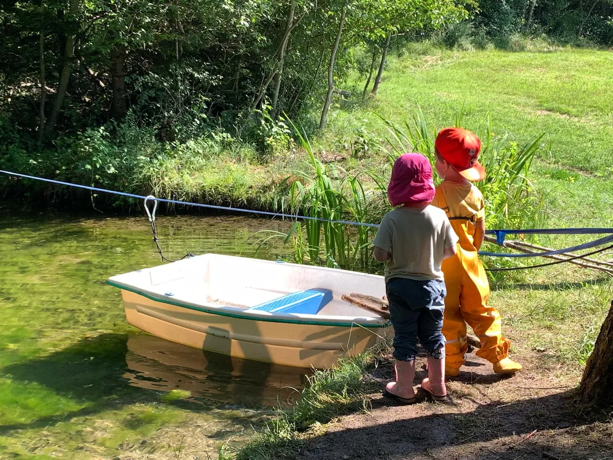 Enfants en forêt